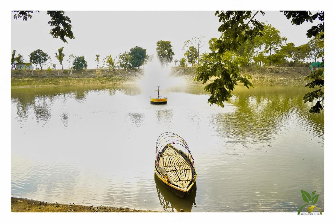 Modhubon Agro Tourism Hotel Bolpur Buitenkant foto