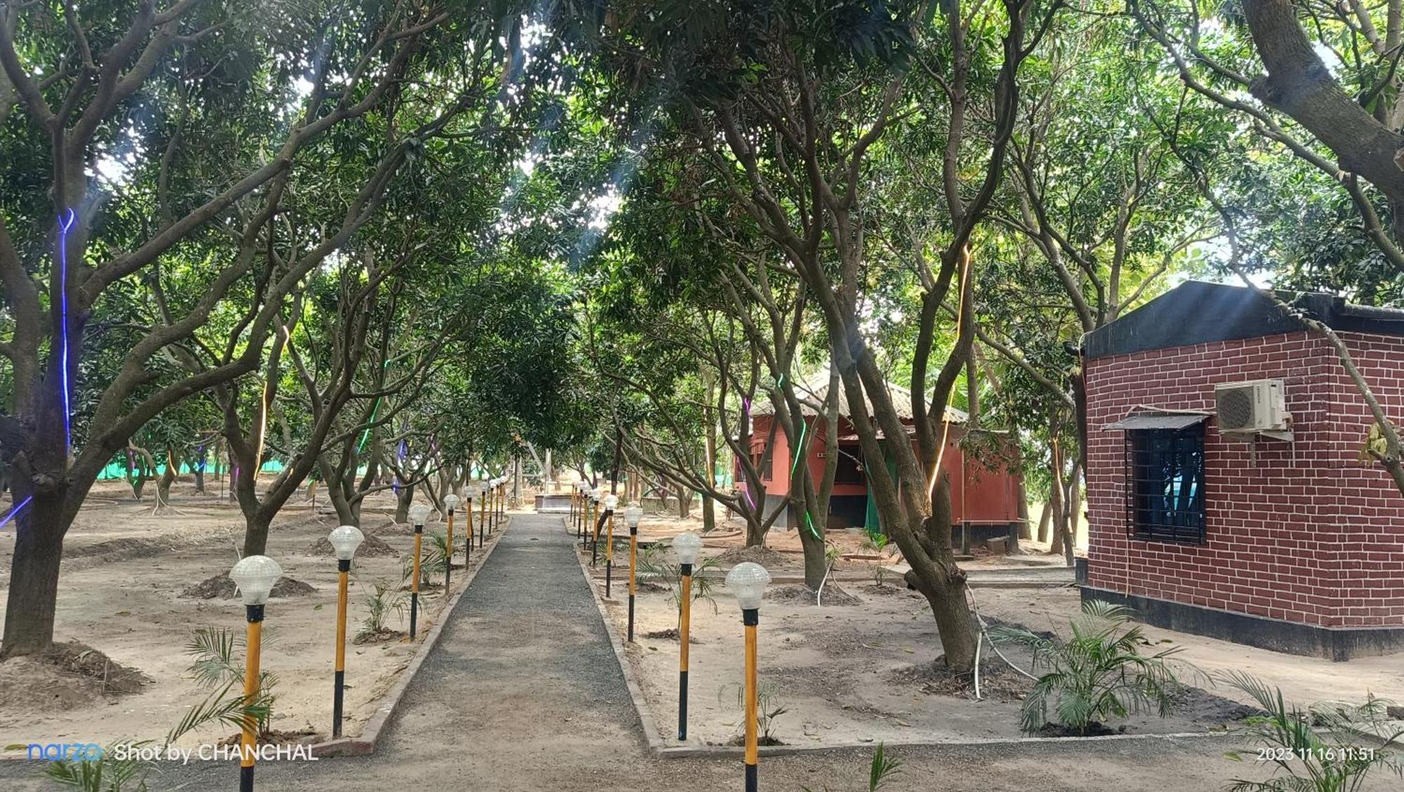 Modhubon Agro Tourism Hotel Bolpur Buitenkant foto