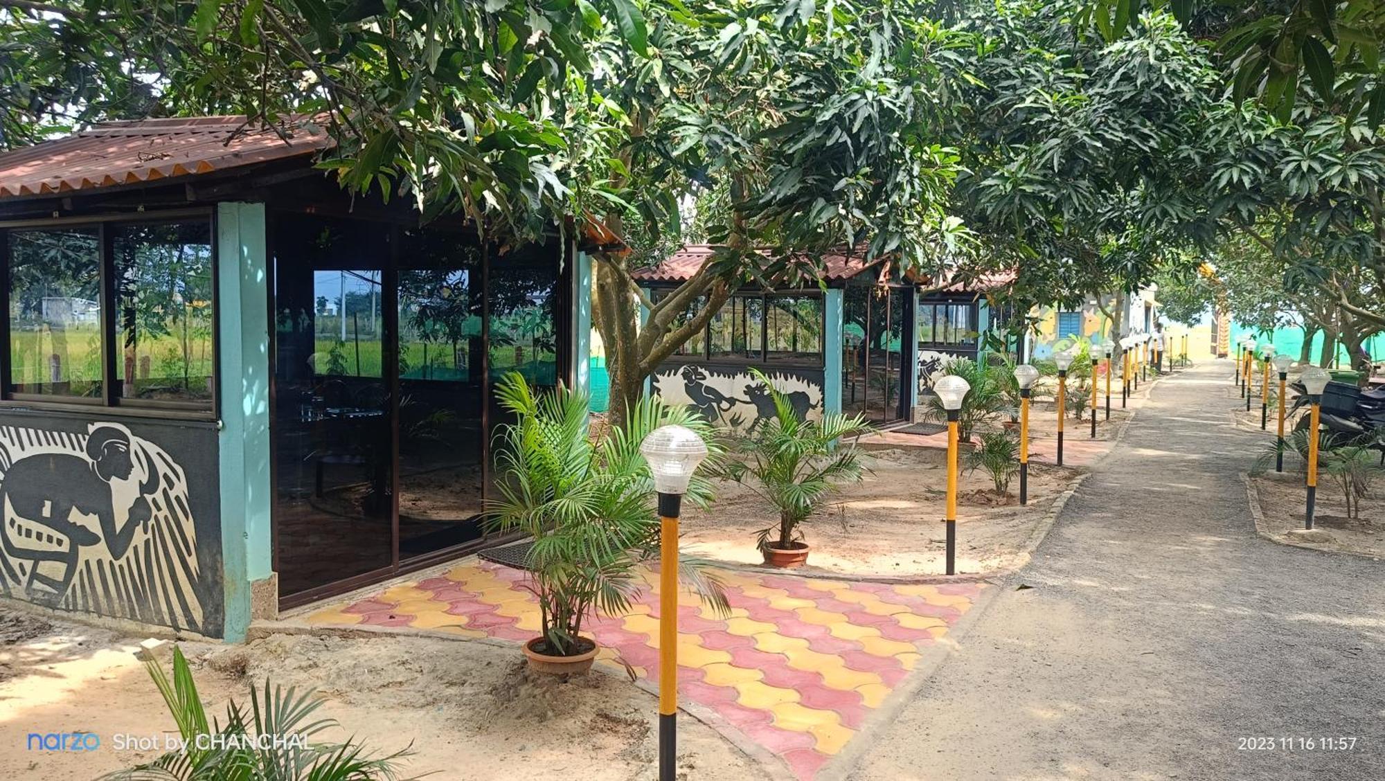 Modhubon Agro Tourism Hotel Bolpur Buitenkant foto