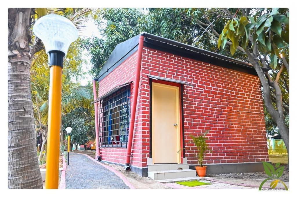 Modhubon Agro Tourism Hotel Bolpur Buitenkant foto