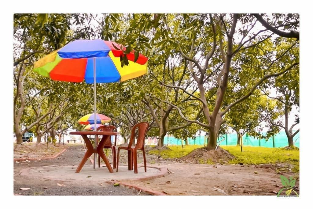 Modhubon Agro Tourism Hotel Bolpur Buitenkant foto