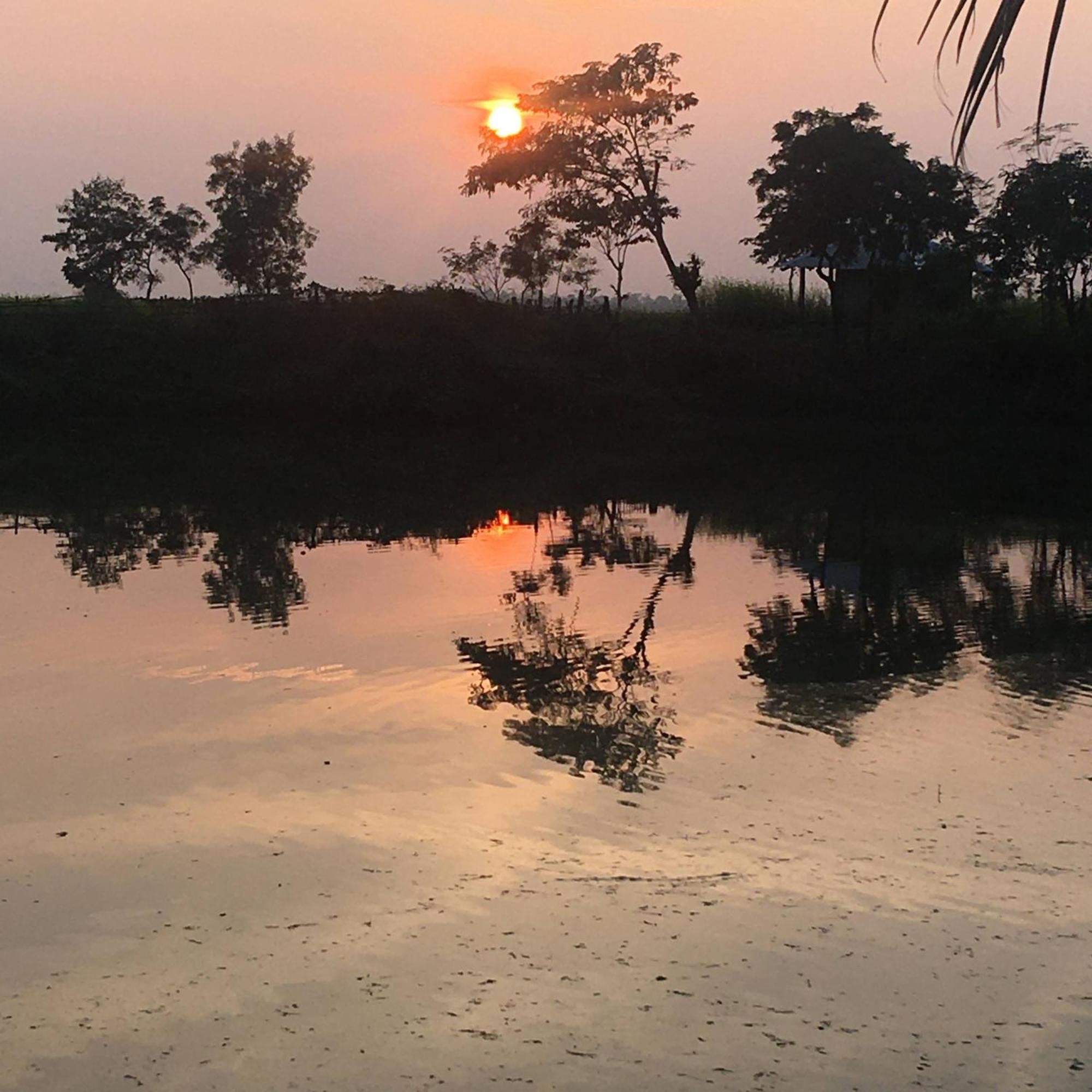 Modhubon Agro Tourism Hotel Bolpur Buitenkant foto